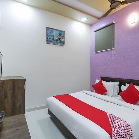 Oyo 47110 Hotel Royal Palace Naroda Екстер'єр фото