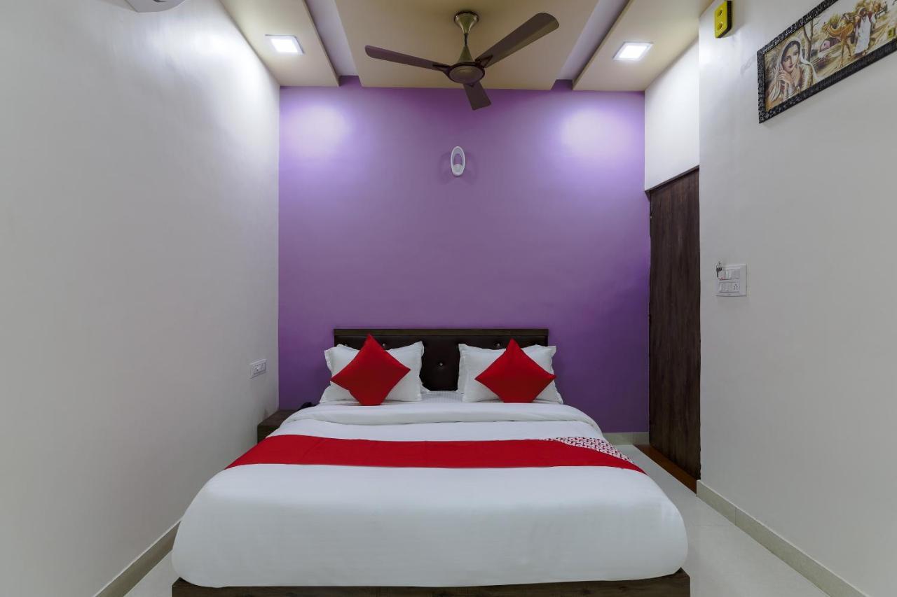 Oyo 47110 Hotel Royal Palace Naroda Екстер'єр фото
