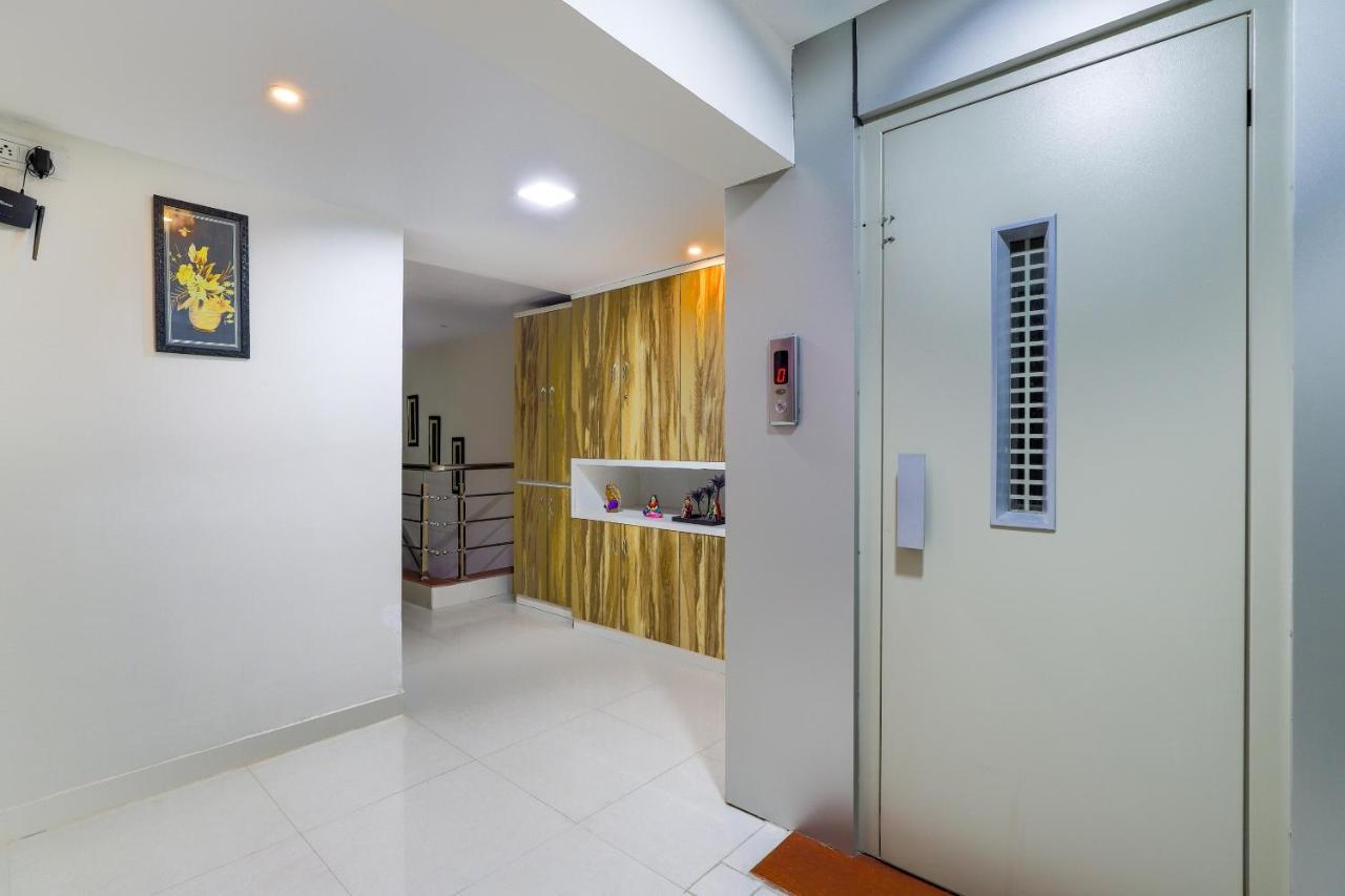 Oyo 47110 Hotel Royal Palace Naroda Екстер'єр фото