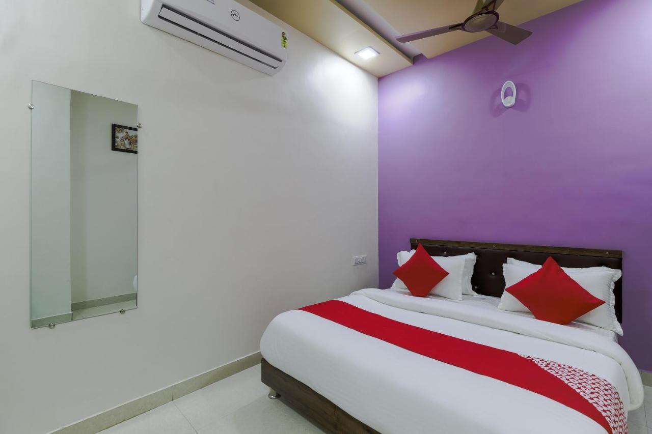 Oyo 47110 Hotel Royal Palace Naroda Екстер'єр фото