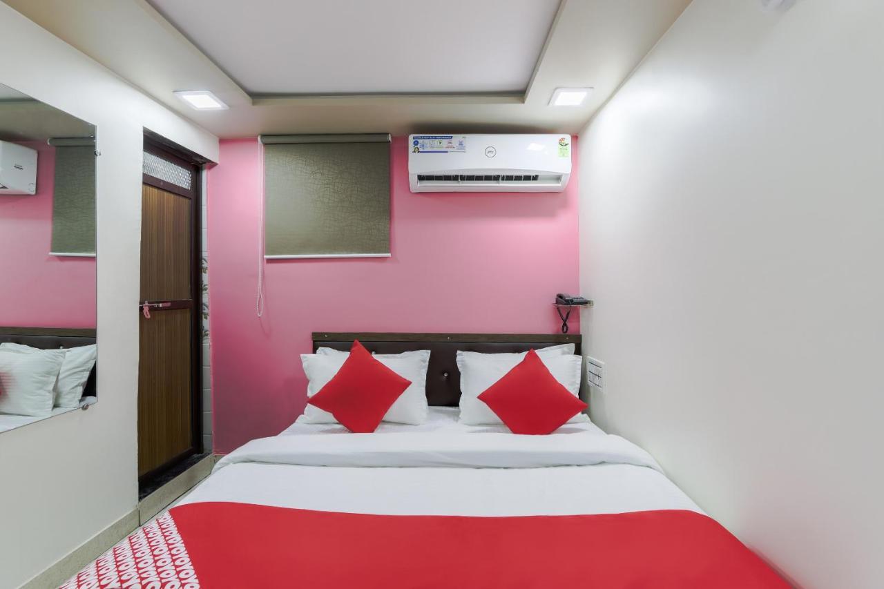 Oyo 47110 Hotel Royal Palace Naroda Екстер'єр фото