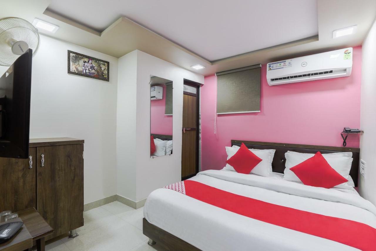Oyo 47110 Hotel Royal Palace Naroda Екстер'єр фото