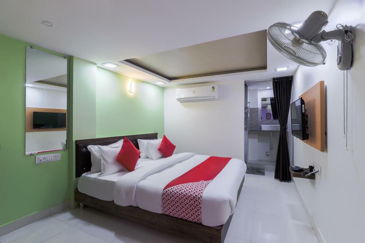 Oyo 47110 Hotel Royal Palace Naroda Екстер'єр фото