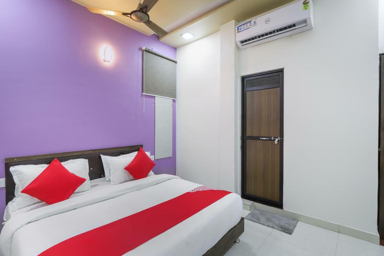 Oyo 47110 Hotel Royal Palace Naroda Екстер'єр фото