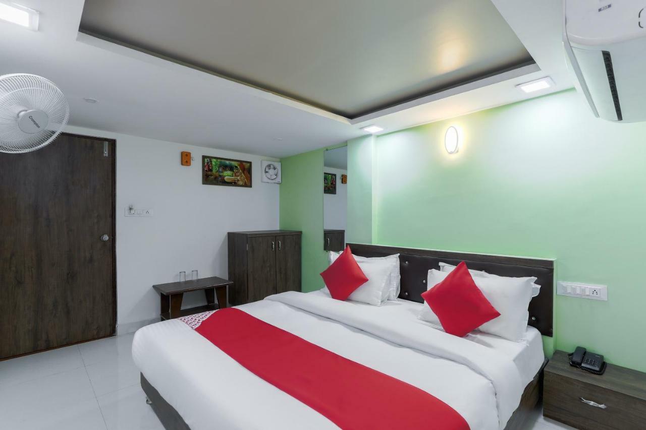 Oyo 47110 Hotel Royal Palace Naroda Екстер'єр фото